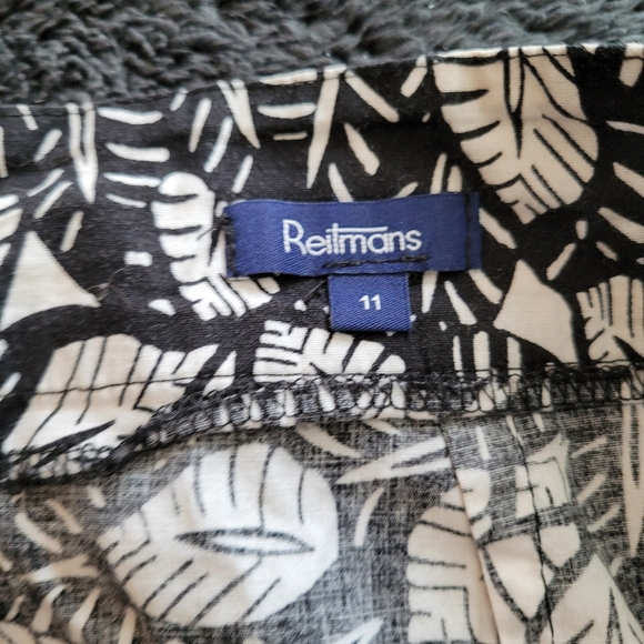 2/$10 lily print skirt. Size 11 - Picture 2 of 3